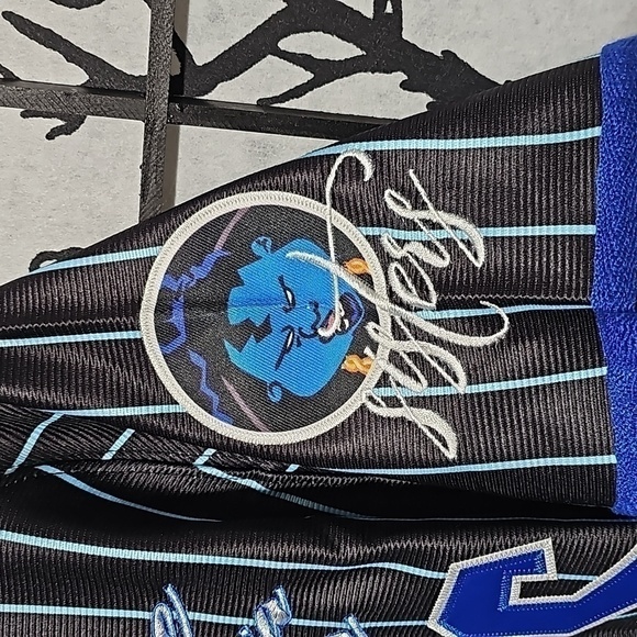 The Proud Family Gross Sisters Pinstripe Baseball Jersey Size Medium New - Picture 4 of 9